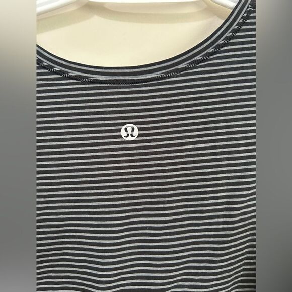 Lululemon Circuit Crusher Tank in Evolution Stripe Black Heathered Dark Cast - Picture 9 of 10